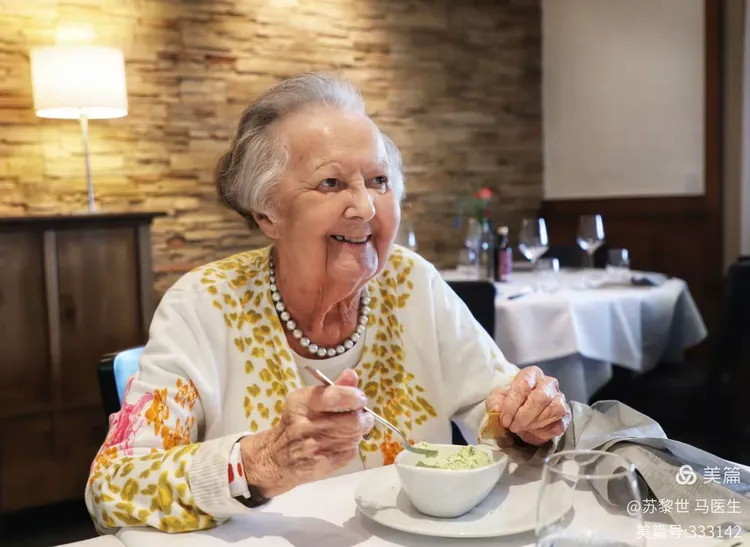 梦中奇遇，在陌生老爷爷老奶奶家的神秘晚餐